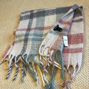 NWT Anthropologie pretty plaid scarf/wrap